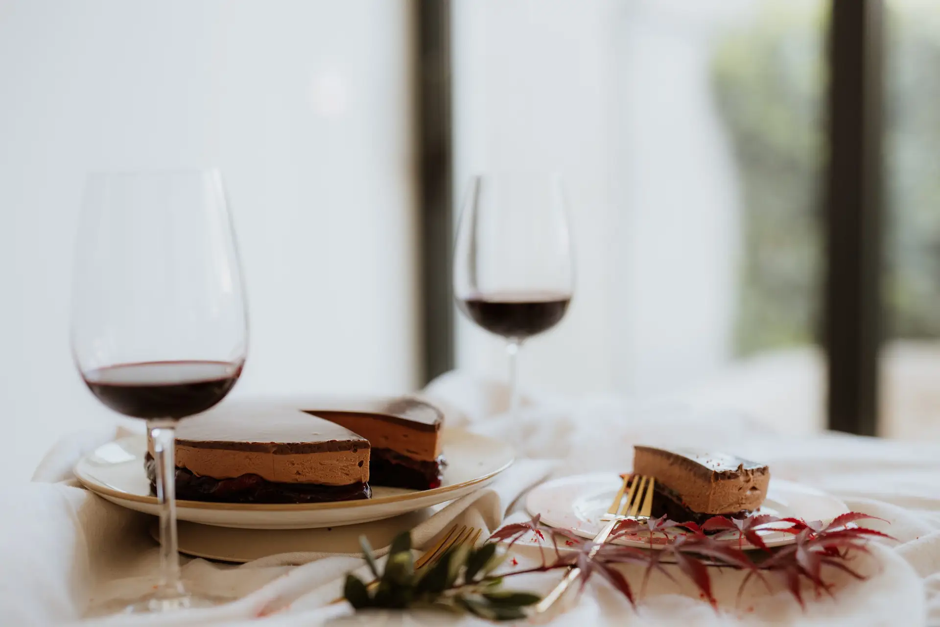 Velvet Noir torta od čokolade i vi&scaron;anja