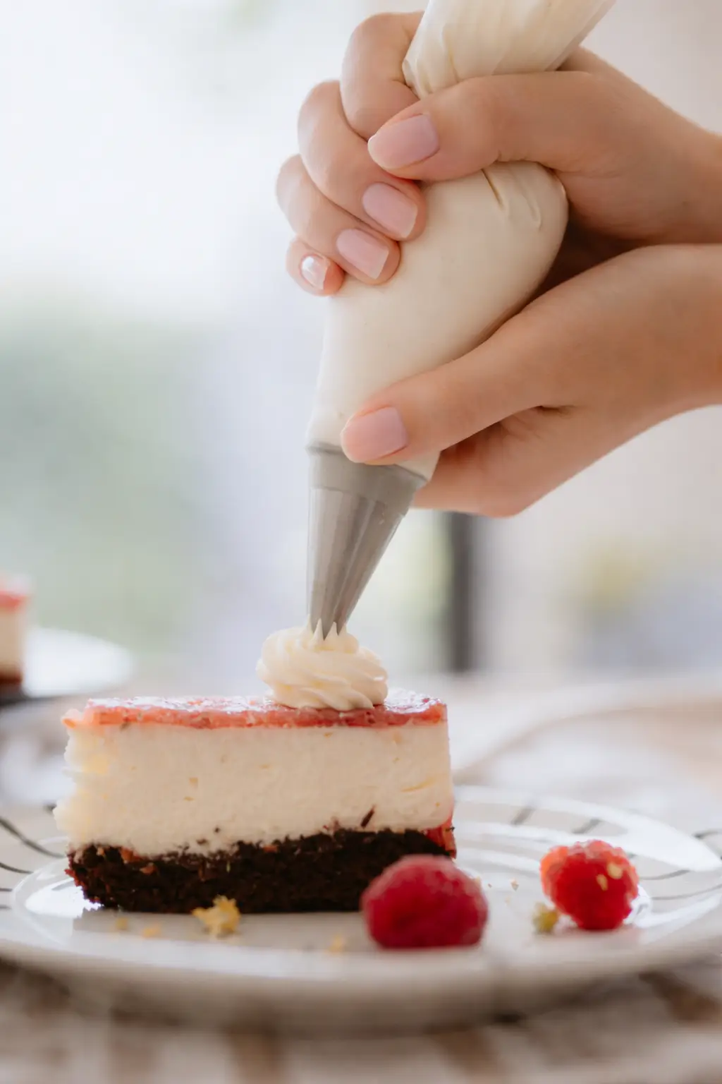 Rubina torta od vanilije čokolade i maline