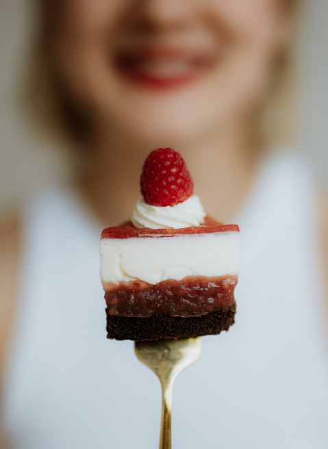 Rubina torta od vanilije čokolade i maline