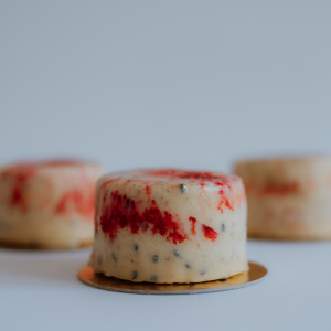 Berry Bliss kolač sa šumskim voćem monoporcija