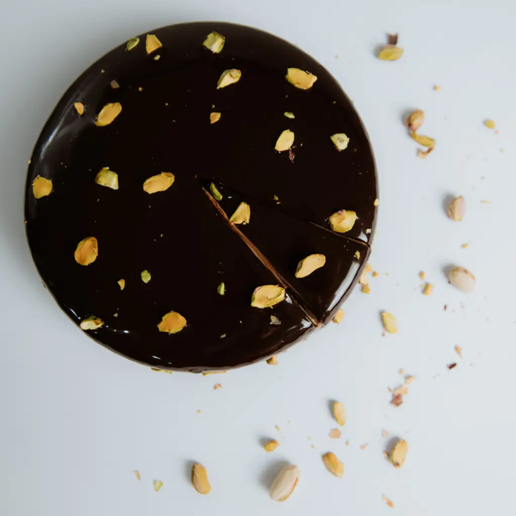 Dubai Prestige torta od tamne čokolade, pisatacije i kadaifa