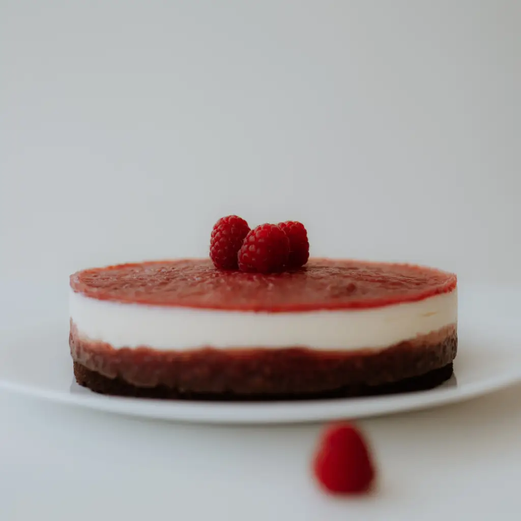 Rubina torta od vanilije čokolade i maline