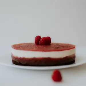 Rubina torta od vanilije čokolade i maline