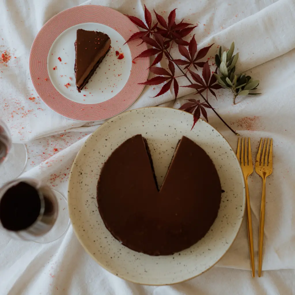 Velvet Noir torta od čokolade i višanja